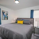 Stylish~Renovated 4Br/2Bat 3Minairport 10Mindowtn