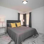 Stylish~Renovated 4Br/2Bat 3Minairport 10Mindowtn