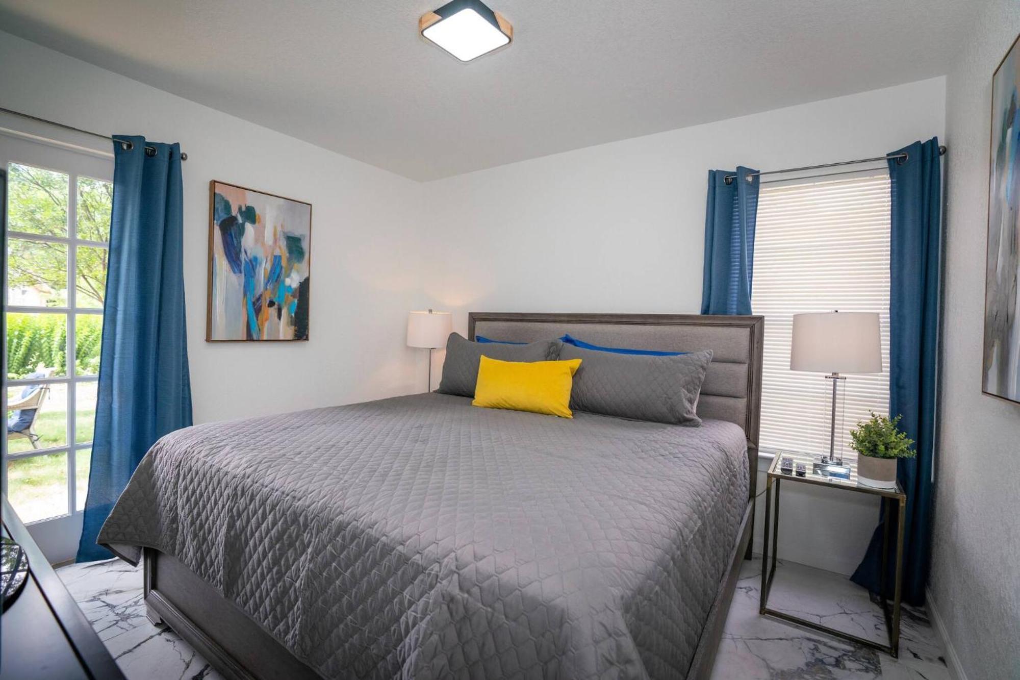 Stylish~renovated 4br/2bat 3minairport 10mindowtn