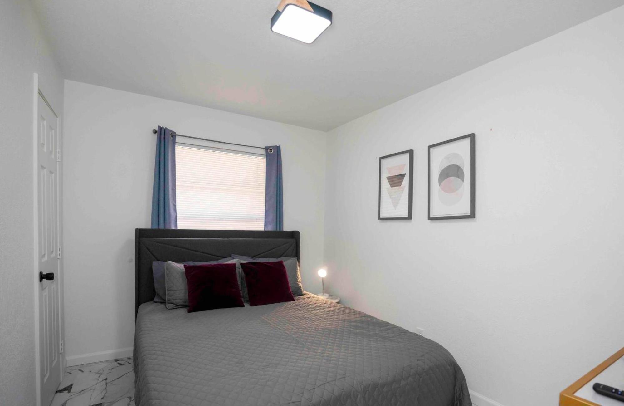Holiday home Stylish~renovated 4br/2bat 3minairport 10mindowtn