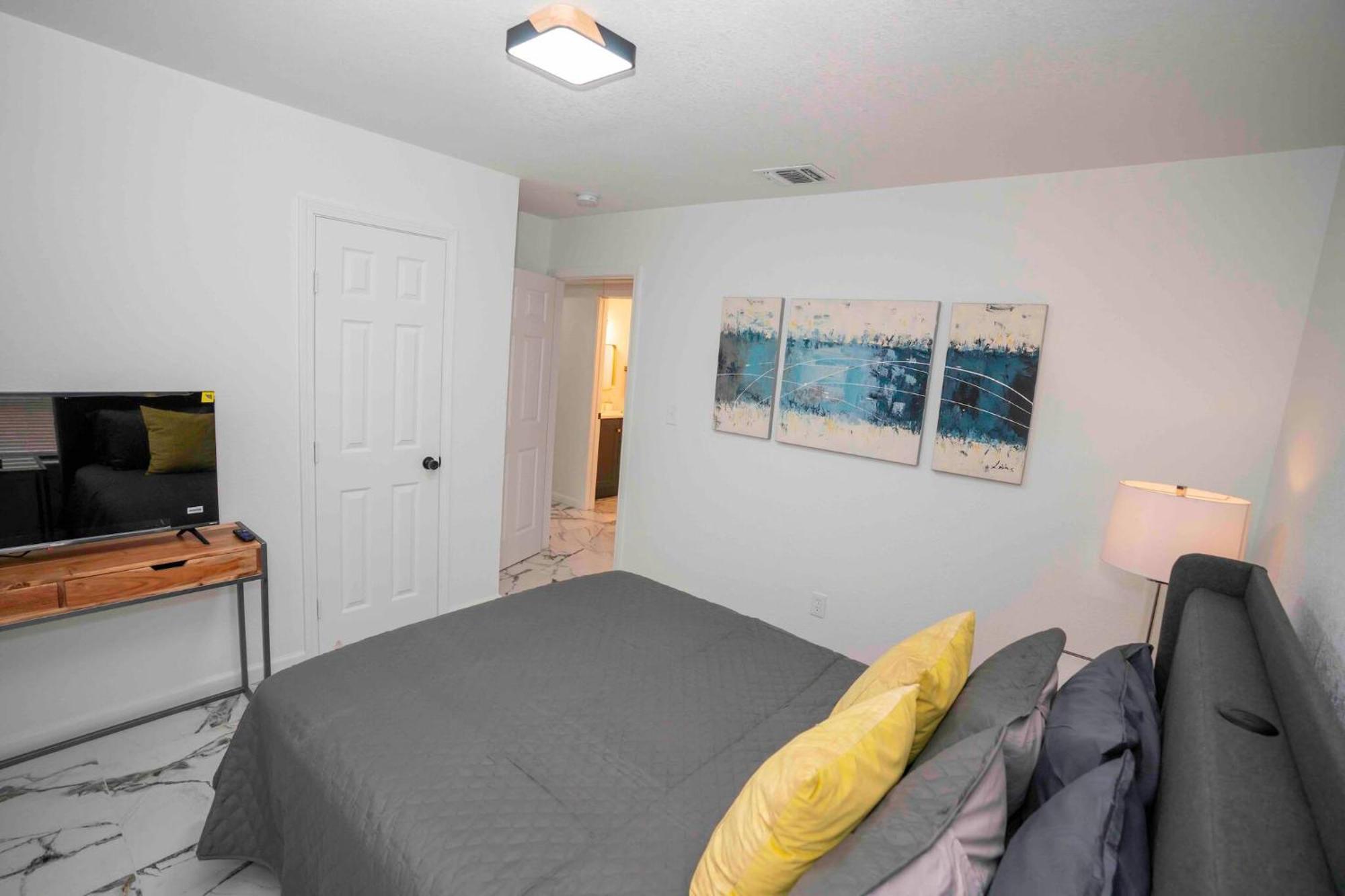 Stylish~renovated 4br/2bat 3minairport 10mindowtn San Antonio