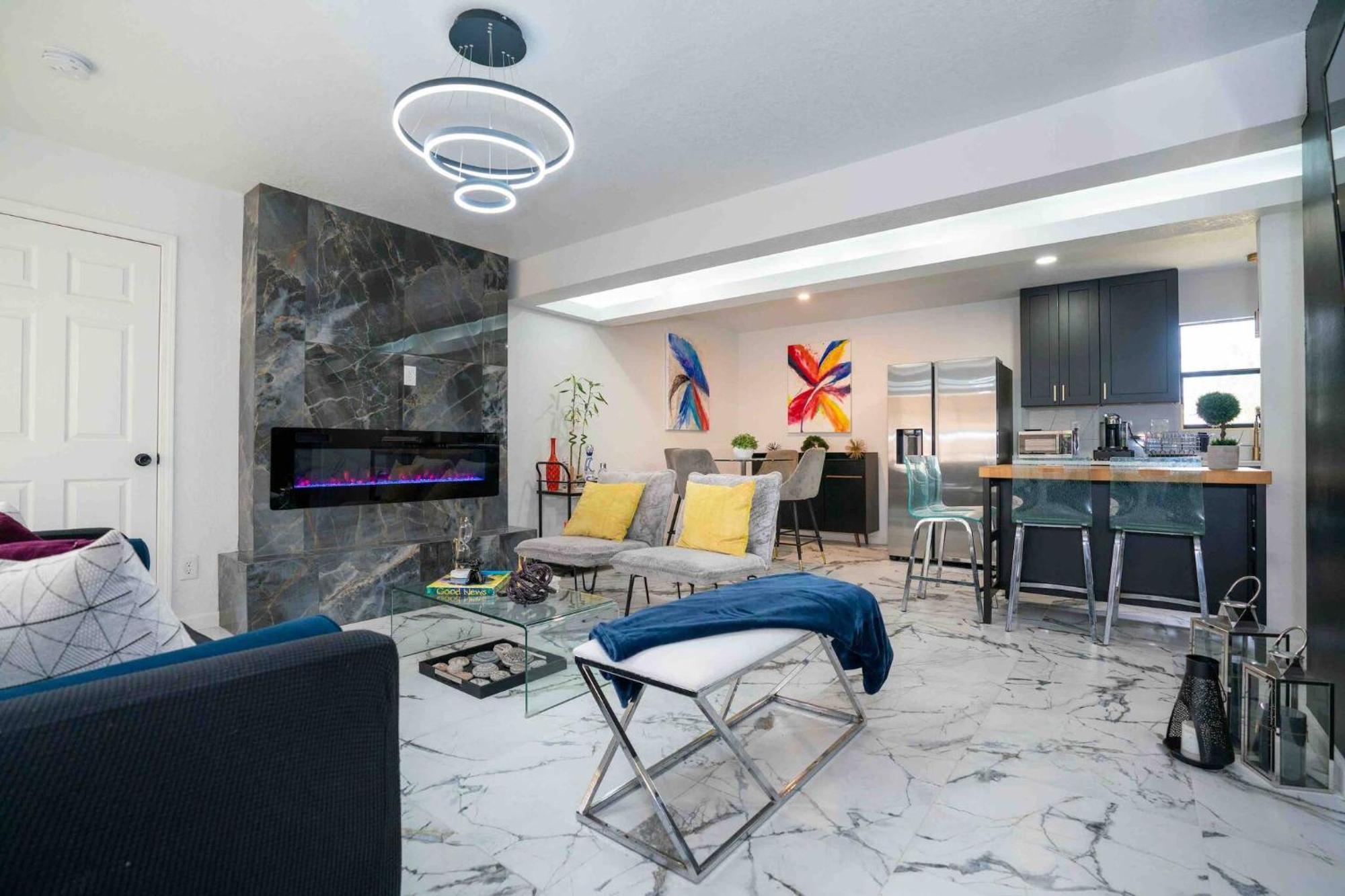 Сasa de vacaciones Stylish~renovated 4br/2bat 3minairport 10mindowtn San Antonio