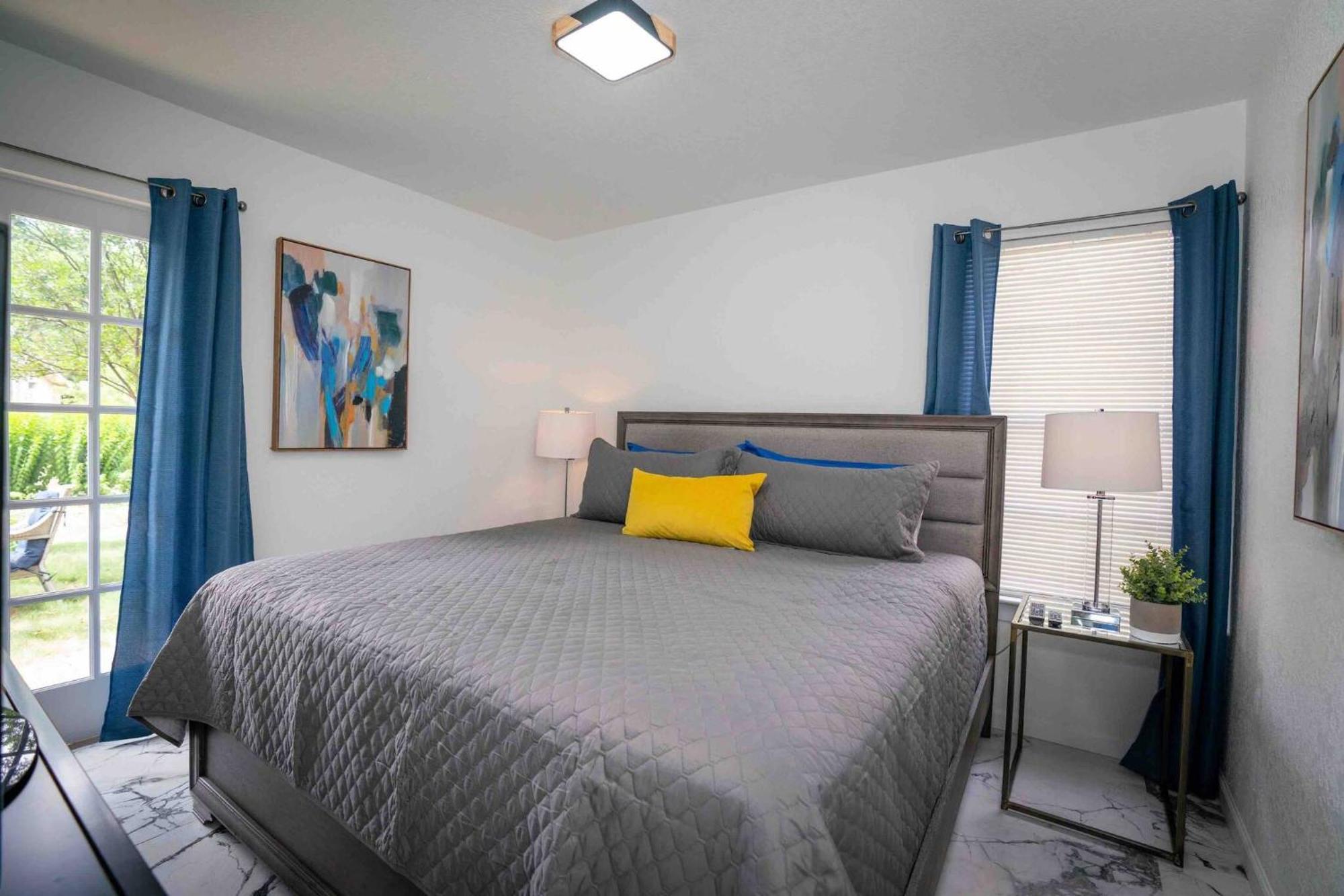 Stylish~renovated 4br/2bat 3minairport 10mindowtn Сasa de vacaciones San Antonio